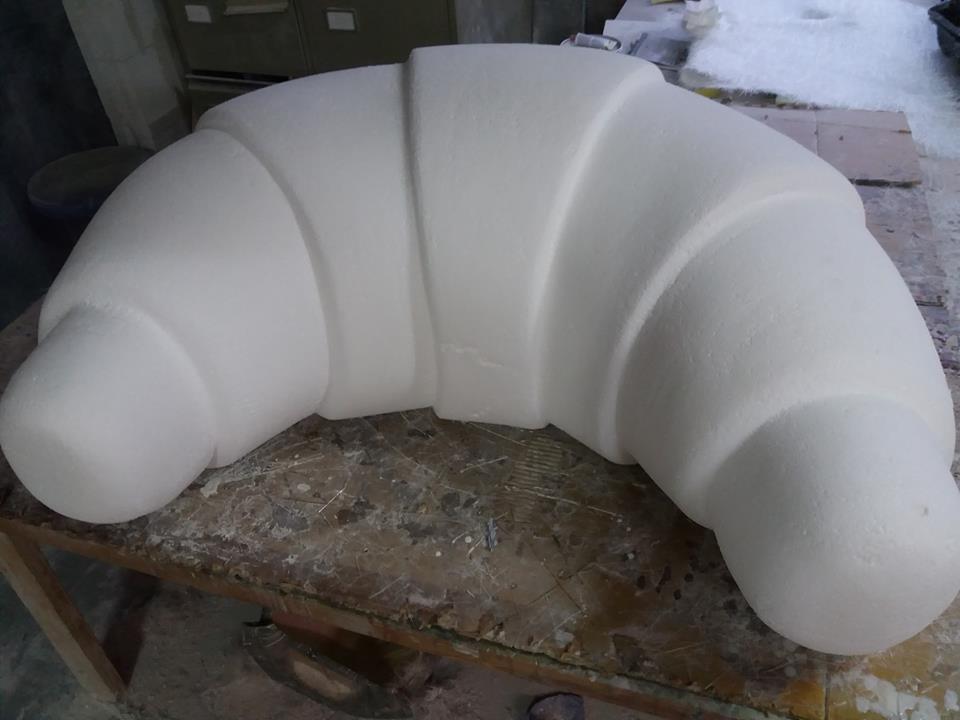 EPS sculpting, styrofoam sculpting, styropor sculpting, styrofoam cutting, polystyrene croisant, large croissant, 3D croissant, polyester croissant, polystyrene shape, EPS cutting, EPS sculpting, contour cutting, hotwirefoamfactory,EPS-Bildhauerei, Styropor-Bildhauerei, Styropor-Bildhauerei, Styropor-Schneiden, Polystyrol-Croisant, groes Croissant, 3D-Croissant, Polyester-Croissant, Polystyrol-Form, EPS-Schneiden, EPS-Bildhauerei, Konturenschneiden, Hotwirefoamfactory