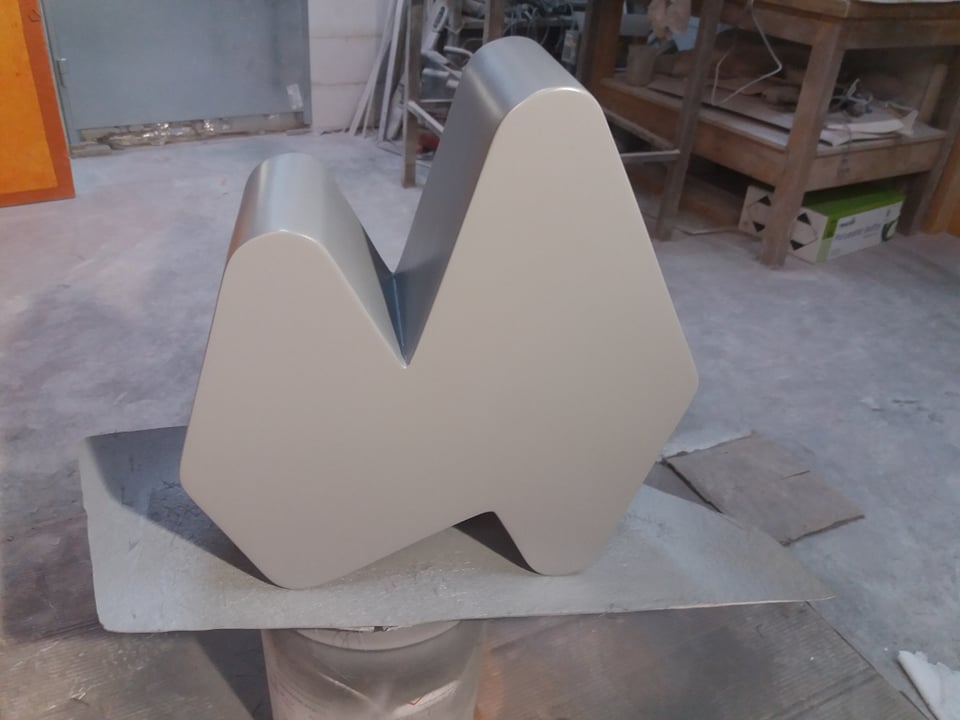 afbeelding van 3D object in piepschuim, logo in eps, logo in piepschuim, logo in styropor, bedrijfslogo in eps, dakreclame, autoreclame, reclamewagen, stoepreclame,airpop, tempex sculpteren, sculpteren in piepschuim, contoursnijden, hotwire, blowup in piepschuim, blowup in eps, productvergroting, productvergroting in piepschuim, eyecatcher in piepschuim, ooh, reclamedisplay