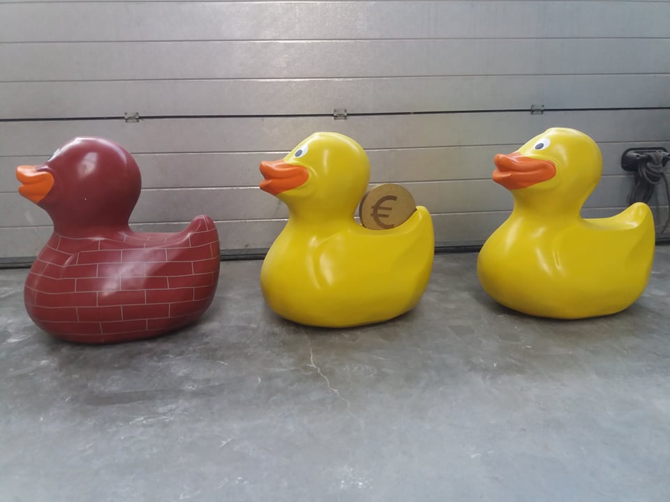 bath duck, styrofoam duck, bath duck in eps, sculpting duck, big duck in styrofoam, duck in polyester, bath duck in polyester, XL bath duck, XL duck, decoration duck, advertising object,canard de bain, canard de bain en polystyrne, canard de bain en eps, canard sculptant, grand canard en polystyrne, canard en polyester, canard de bain en polyester, canard de bain XL, canard XL, canard de dcoration, objet publicitaire,Badeente, Styroporente, Badeente in EPS, Skulpturente, Groe Ente in Styropor, Ente in Polyester, Badeente in Polyester, XL-Badeente, XL-Ente, Dekorationsente, Werbegegenstand, stage attribute, stage prop, stage prop, TV prop, set construction, prop, set decoration, props, blowups