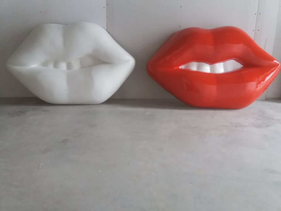 red lips, glossy lips, sweet lips,XL lips, 3D mouth, 3D lips, lip art, large lips in fiberglass, lips in eps, lips in styrofoam, wall decoration, shop decoration, white teeth, teeth in eps, teeth in fiberglass, mouth advertisement, lipeyecatcher, lip blowup, XL lips, handicraft, gag, propmaker, wall prop, dancing decoration, 3D lips, lips sculpt,rote lippen, groe lippen aus polyester, lippen aus eps, lippen aus styropor, wanddekoration, ladendekoration, weie zhne zhne aus eps, zhne aus polyester, mundwerbung, lippenfnger, lippenexplosion, xl lippen, kunsthandwerk, knebel, propmaker, wandsttze, tanzdekoration, 3D Lippen, Lippenskulptur