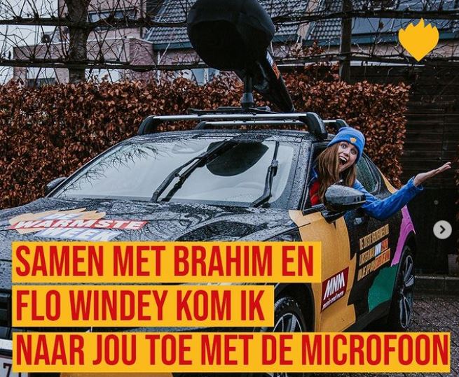 afbeelding van microfoon, 3D microfoon, XL microfoon, microfoon op autodak, microfoon de warmste week, promowagen,dakreclame auto, productvergroting, promotiewagen, reclamewagen,autoreclame,piepschuim, sculpteren in piepschuim, reclameauto,  eyecatcher, trompe  l'oeil, blikvanger, blowup, blow up, uitvergroten,reclameauto,auto met microfoon,publiciteit, publiciteitswagen, publiciteitsstunt, publiciteitswagen, promo, promomateriaal, promotiemateriaal, reclameobject, theatralisatie,winkeldecoratie,blowups, eyecatchers, 3D object, polyester maatwerk, polyester vormgeving, prop, sculpteren, decorbouw, thematisatie, theming, propmaker, sculpting, sculpteren, sculpteerwerk, praalwagen, paradewagen