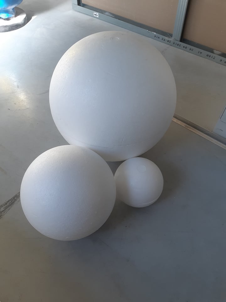 image of polystyrene ball, polystyrene ball, polystyrene ball, polystyrene ball, EPS ball, tempex sphere, polystyrene cutting, polystyrene molding, polystyrene sculpting, polystyrene blocks, setprop, film prop, film attribute, prop, prop in polystyrene, stage prop, television prop, television plug, blowup, styrofoam blow up, blow up in styrofoam, eyecacther, stage props, props, set construction, decoration, blow up for photo shoot